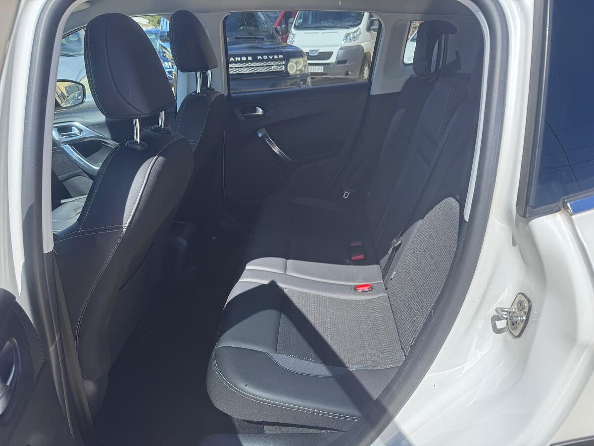 PEUGEOT 2008 ALLURE 1.2 E-THP AUTO SPANISH LHD IN SPAIN 43000 MILES 1 OWNER 2017